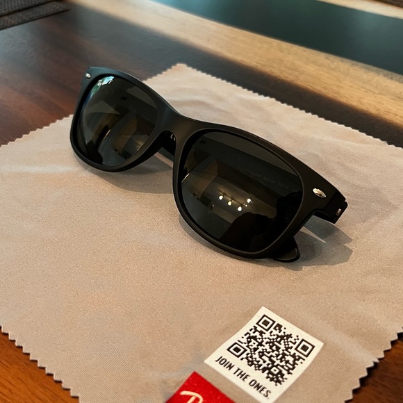 Ray-Ban Wayfarer Classic Matte Black Polarized